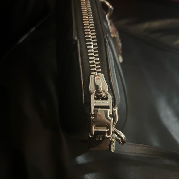 I am selling a small black authentic Givenchy Antigona crossbody bag in exc cond - Picture 14 of 15